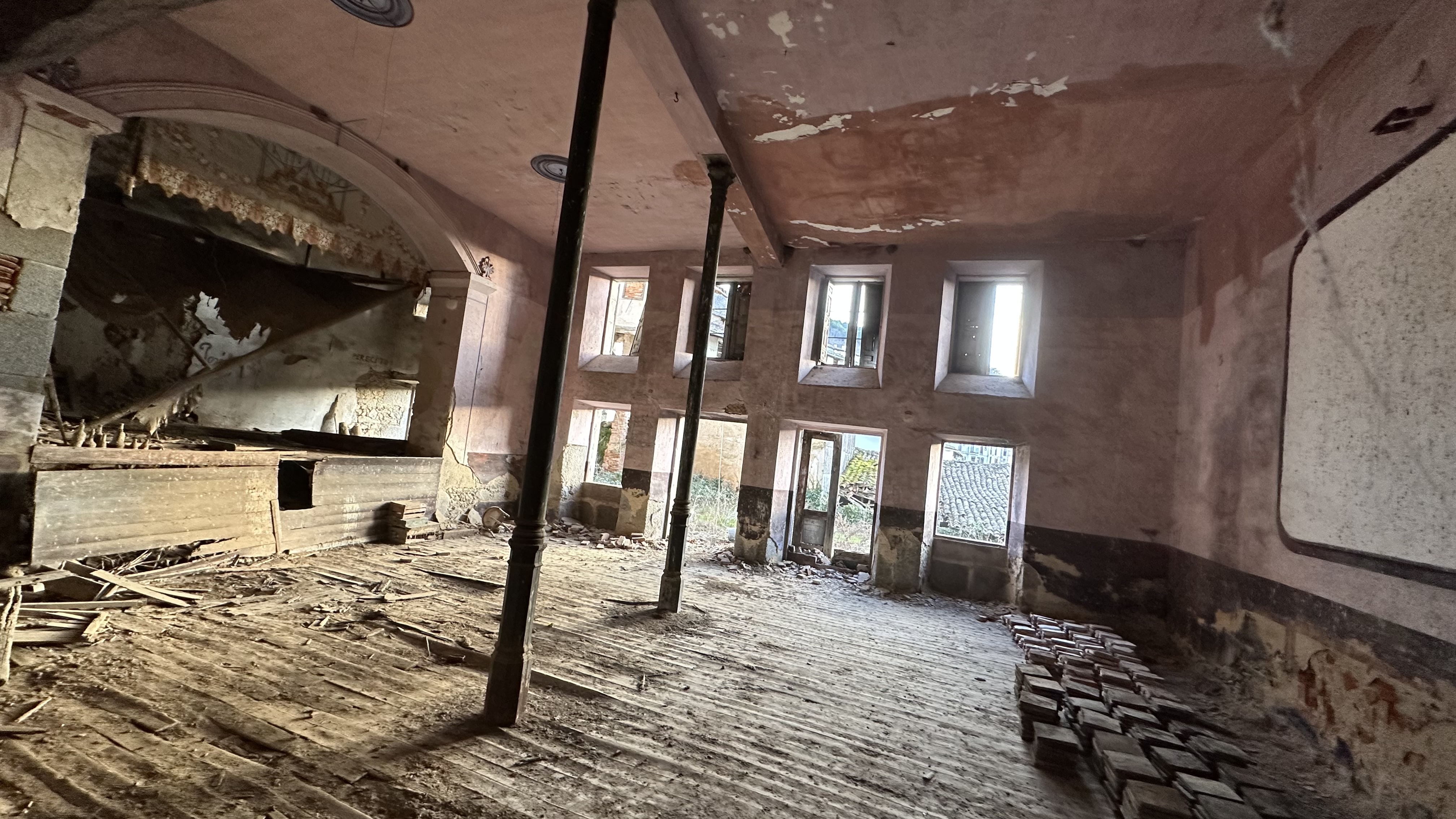 Current 2026 theatre hall at Casino Mayor